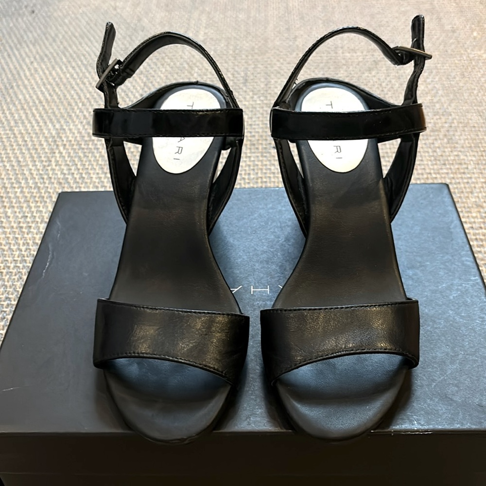 Tahari Wedge strap sandals, size 6